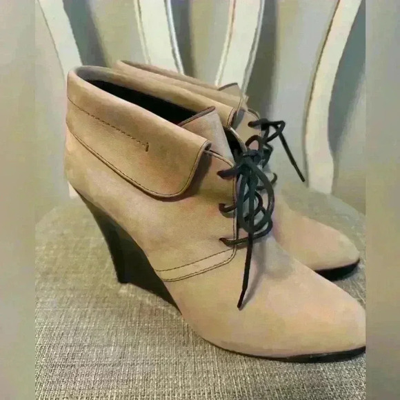 Tod’s Suede Wedge Ankle Booties Size 39/8.5US - Picture 3 of 7